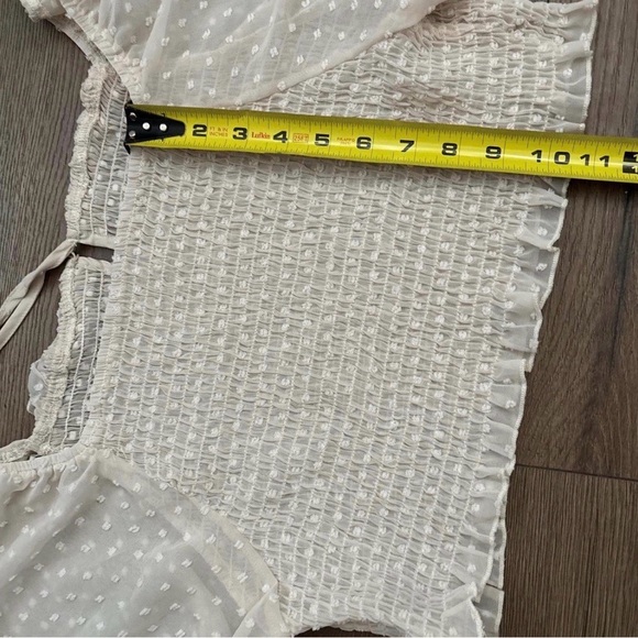 Elegant Cream Smocked Crop Top with Puff Sleeves - Picture 3 of 4